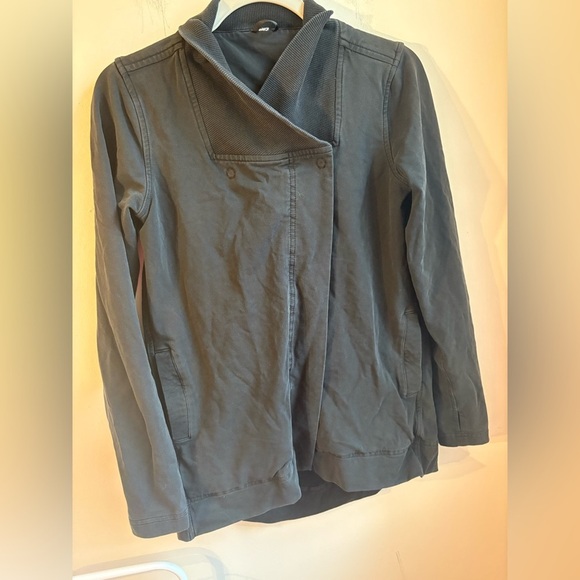 Lululemon Belle wrap black size 2 women’s - Picture 2 of 6